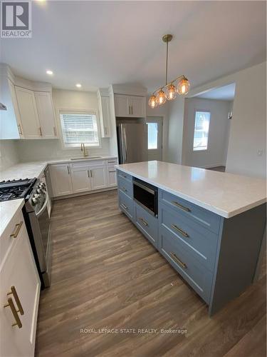Upper - 176 Queensdale Avenue E, Hamilton, ON - Indoor Photo Showing Kitchen