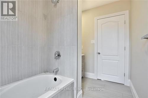 20 Beaucourt Road, Hamilton, ON - Indoor Photo Showing Bathroom