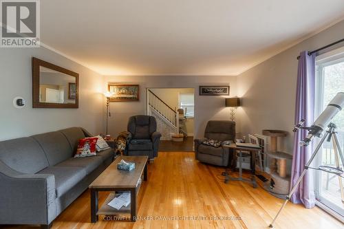 104 St.Lawrence Avenue, South Huron, ON - Indoor Photo Showing Living Room