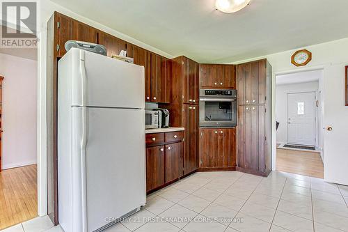 696 Butler Ave, London, ON - Indoor Photo Showing Kitchen