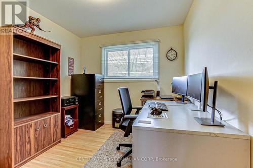 696 Butler Ave, London, ON - Indoor Photo Showing Office