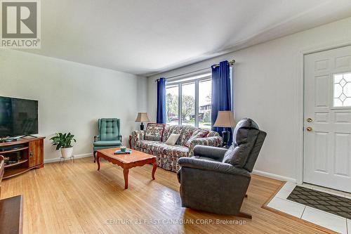 696 Butler Ave, London, ON - Indoor Photo Showing Living Room