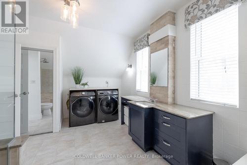 319 Hyman Street, London, ON - Indoor Photo Showing Laundry Room