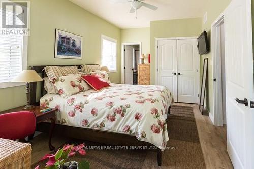 1133 Moon River Road, Muskoka Lakes, ON - Indoor Photo Showing Bedroom
