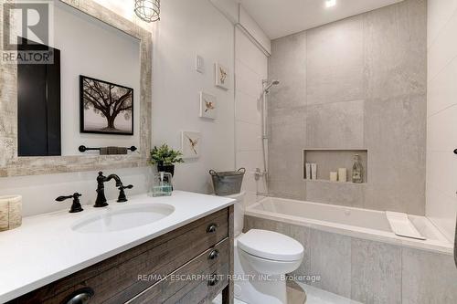 3117 Centennial Drive, Burlington, ON - Indoor Photo Showing Bathroom