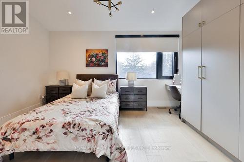 1277 Queen Victoria Avenue, Mississauga, ON - Indoor Photo Showing Bedroom