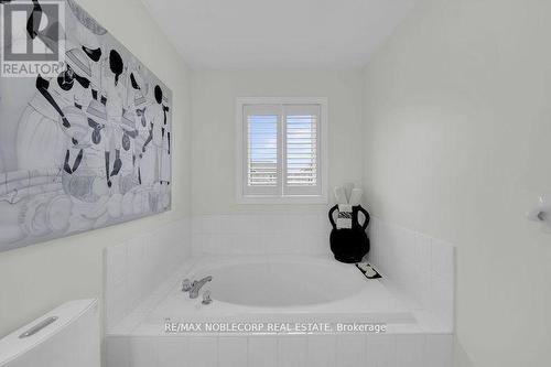 5 Manorwood Court, Caledon, ON - Indoor Photo Showing Bathroom