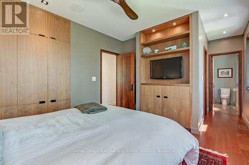2052 Highview Drive, Burlington, ON - Indoor Photo Showing Bedroom