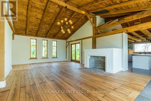 634 Bethel Road, Prince Edward County, ON - Indoor With Fireplace