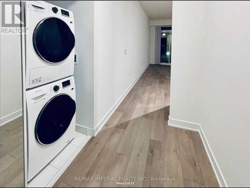 806 - 10 Honeycrisp Crescent, Vaughan, ON - Indoor Photo Showing Laundry Room