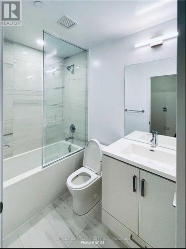 806 - 10 Honeycrisp Crescent, Vaughan, ON - Indoor Photo Showing Bathroom
