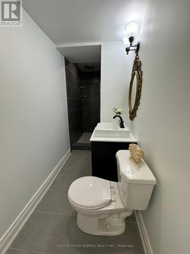 Room 2 - 248 Crossland Gate, Newmarket, ON - Indoor Photo Showing Bathroom