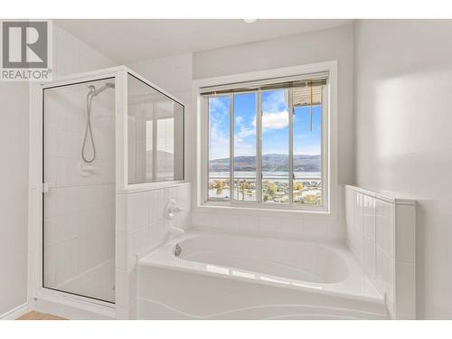 3513 Empire Place, West Kelowna, BC - Indoor Photo Showing Bathroom