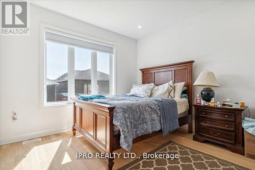 925 Hickory Crescent E, Milton, ON - Indoor Photo Showing Bedroom