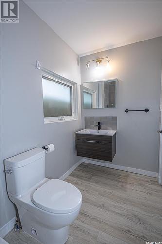 251 19Th Street W, Prince Albert, SK - Indoor Photo Showing Bathroom