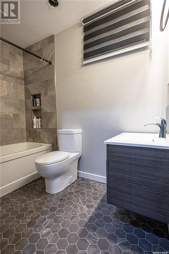251 19Th Street W, Prince Albert, SK - Indoor Photo Showing Bathroom