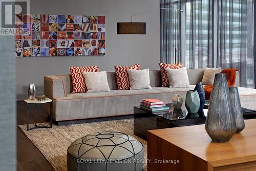 4604 - 10 York Street, Toronto, ON - Indoor Photo Showing Living Room