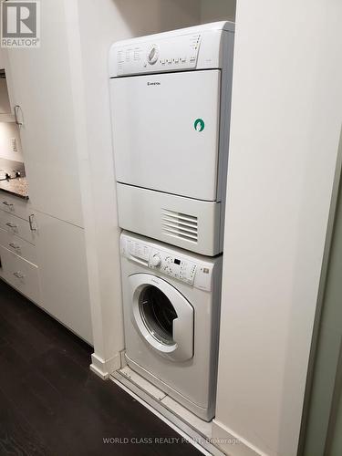 1506 - 426 University Avenue, Toronto, ON - Indoor Photo Showing Laundry Room