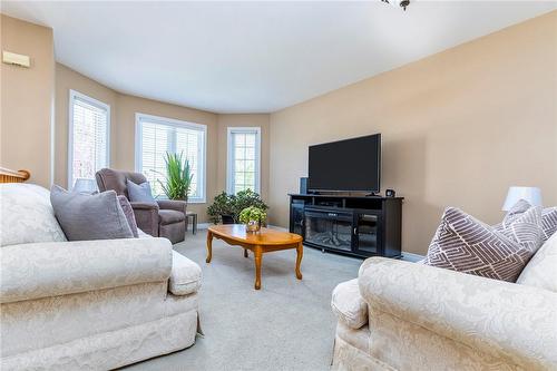 22 Hillcrest Road, Port Colborne, ON - Indoor Photo Showing Living Room