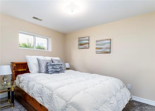 22 Hillcrest Road, Port Colborne, ON - Indoor Photo Showing Bedroom