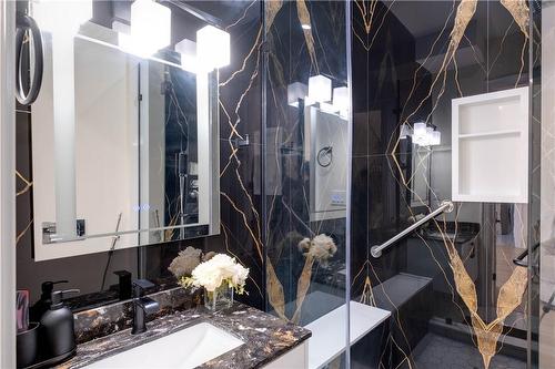 117 Highland Road W, Hamilton, ON - Indoor Photo Showing Bathroom