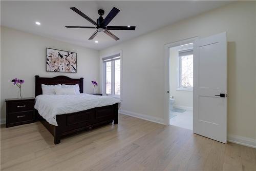 117 Highland Road W, Hamilton, ON - Indoor Photo Showing Bedroom