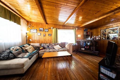 2027 Jim Smith Lake Road, Cranbrook, BC - Indoor Photo Showing Living Room