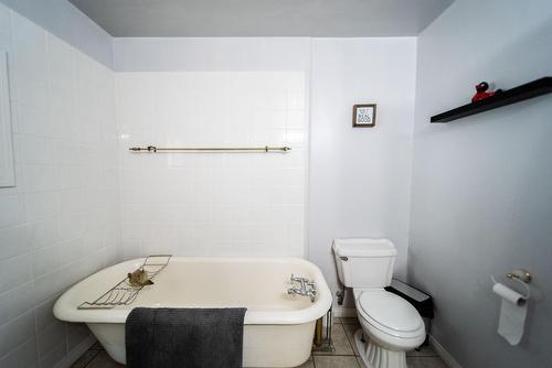 2027 Jim Smith Lake Road, Cranbrook, BC - Indoor Photo Showing Bathroom