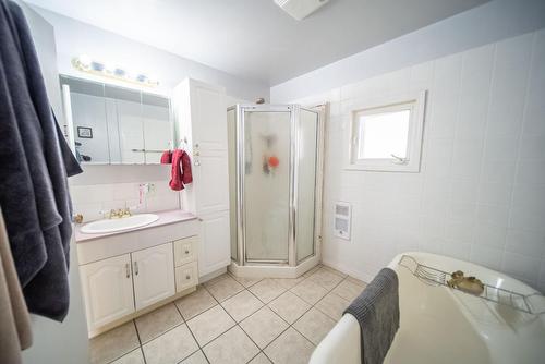 2027 Jim Smith Lake Road, Cranbrook, BC - Indoor Photo Showing Bathroom