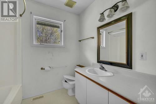 10931 Stampville Road, Iroquois, ON - Indoor Photo Showing Bathroom