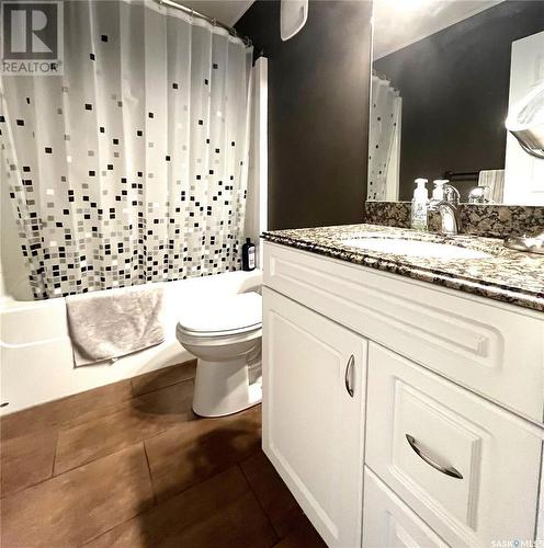 316B Clover Avenue, Dalmeny, SK - Indoor Photo Showing Bathroom