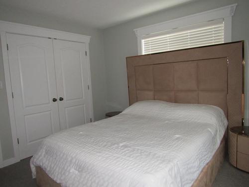 1447 37Th Street, Castlegar, BC - Indoor Photo Showing Bedroom