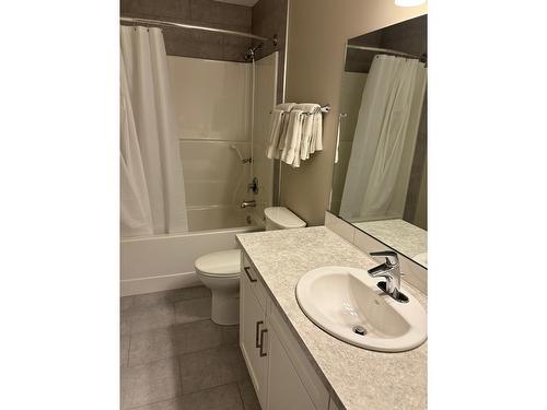 7873 18Th Street, Grand Forks, BC - Indoor Photo Showing Bathroom