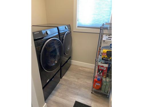 7873 18Th Street, Grand Forks, BC - Indoor Photo Showing Laundry Room