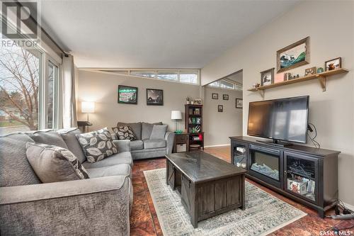 1100 Knox Place, Prince Albert, SK - Indoor Photo Showing Living Room