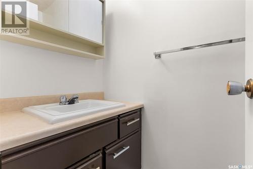H 5 Neill Place, Regina, SK - Indoor Photo Showing Bathroom