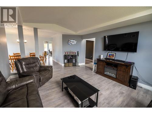 5706 Kovachich Drive, Prince George, BC - Indoor Photo Showing Living Room