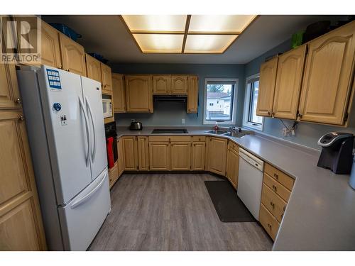 5706 Kovachich Drive, Prince George, BC - Indoor Photo Showing Kitchen With Double Sink