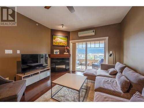 13615 Victoria Road Unit# 407, Summerland, BC - Indoor Photo Showing Living Room