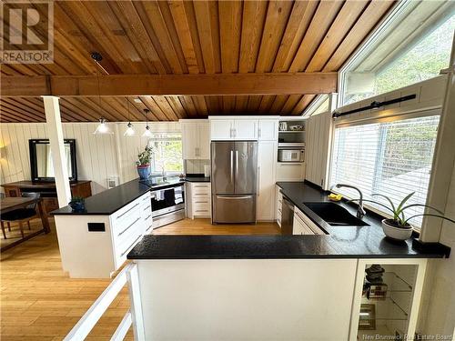 568 Bayview Drive, Saint Andrews, NB - Indoor Photo Showing Kitchen With Double Sink