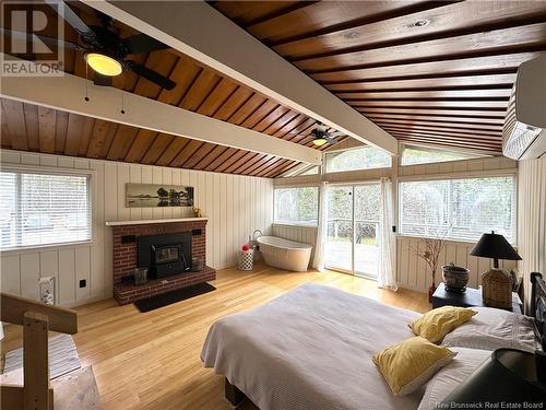 568 Bayview Drive, Saint Andrews, NB - Indoor Photo Showing Living Room With Fireplace