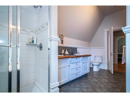 519 Cedar Street, Nelson, BC - Indoor Photo Showing Bathroom