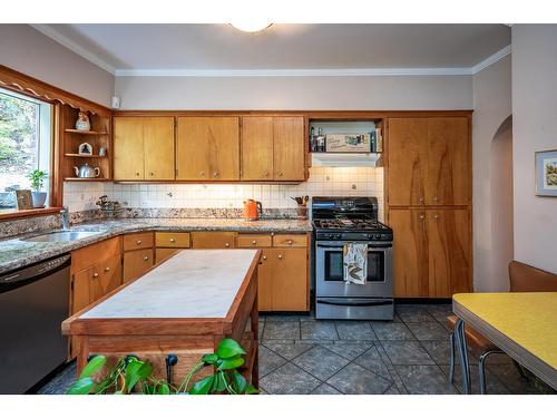 519 Cedar Street, Nelson, BC - Indoor Photo Showing Kitchen
