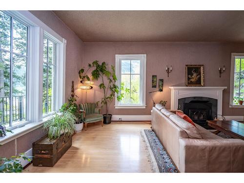 519 Cedar Street, Nelson, BC - Indoor Photo Showing Living Room With Fireplace