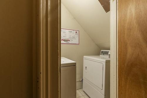 49 Victoria Avenue S, Hamilton, ON - Indoor Photo Showing Laundry Room