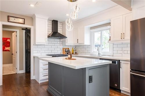 40 Main Street N, Waterdown, ON - Indoor Photo Showing Kitchen With Upgraded Kitchen
