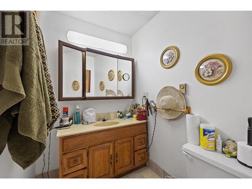 6580 Hwy 33 Highway, Beaverdell, BC - Indoor Photo Showing Bathroom