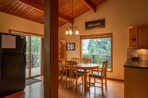 6434 Sunshine Drive, Nelson, BC - Indoor Photo Showing Dining Room