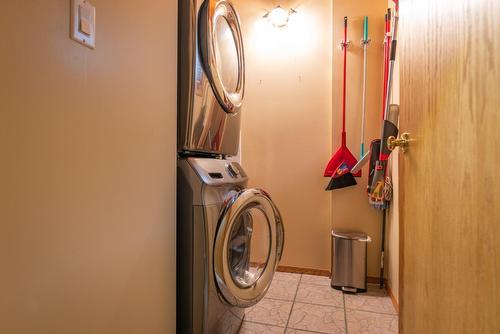 6434 Sunshine Drive, Nelson, BC - Indoor Photo Showing Laundry Room