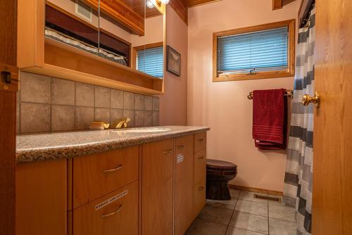 6434 Sunshine Drive, Nelson, BC - Indoor Photo Showing Bathroom